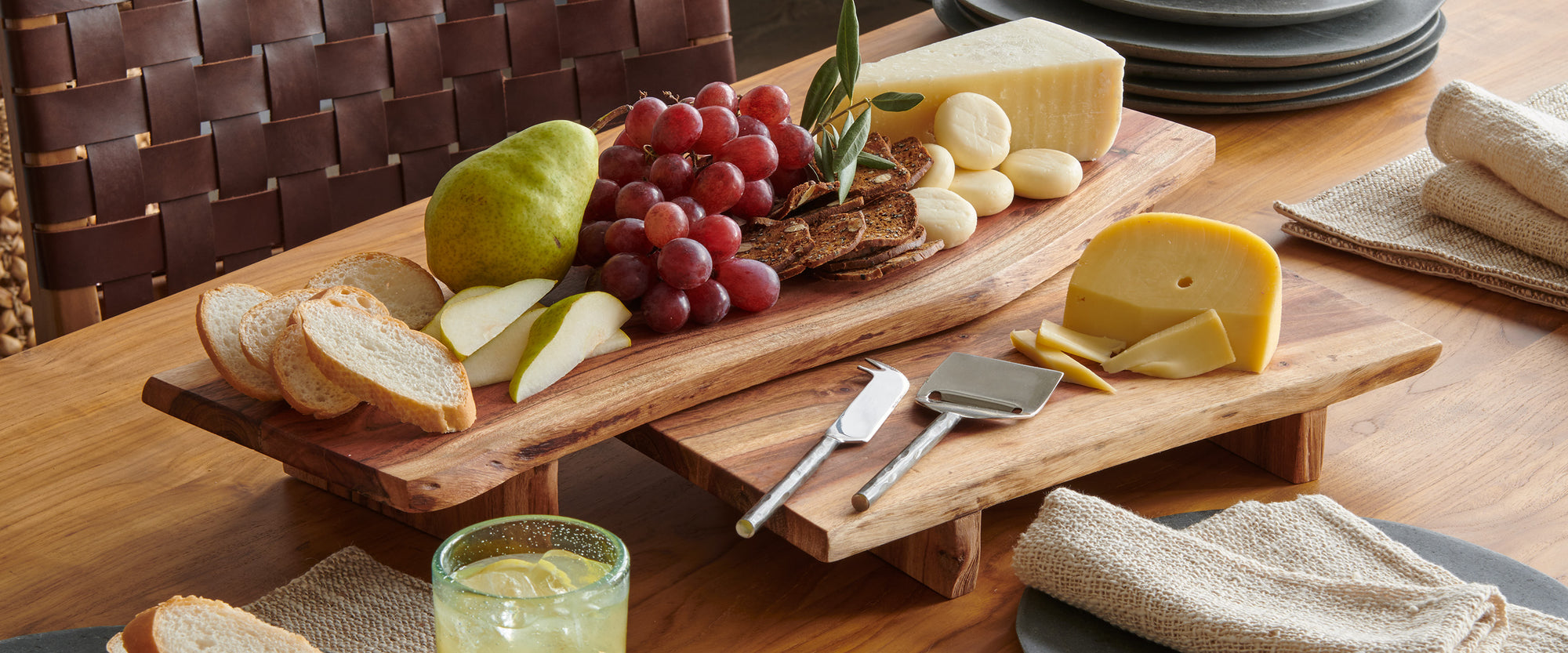 Platters, Trays & Risers