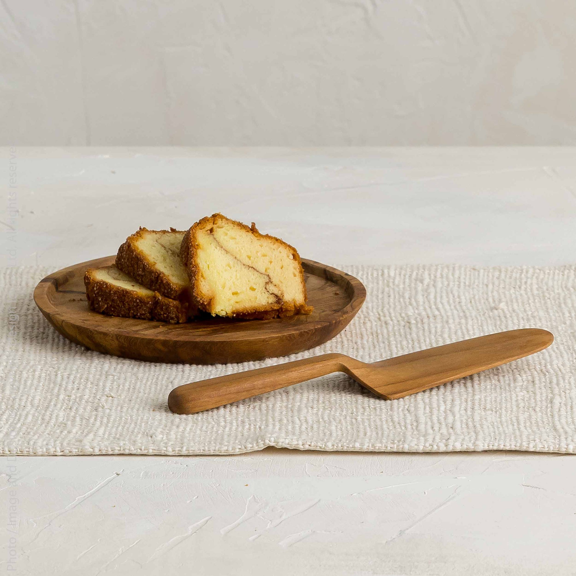 Chiku™ Teak Tray (8 in dia)