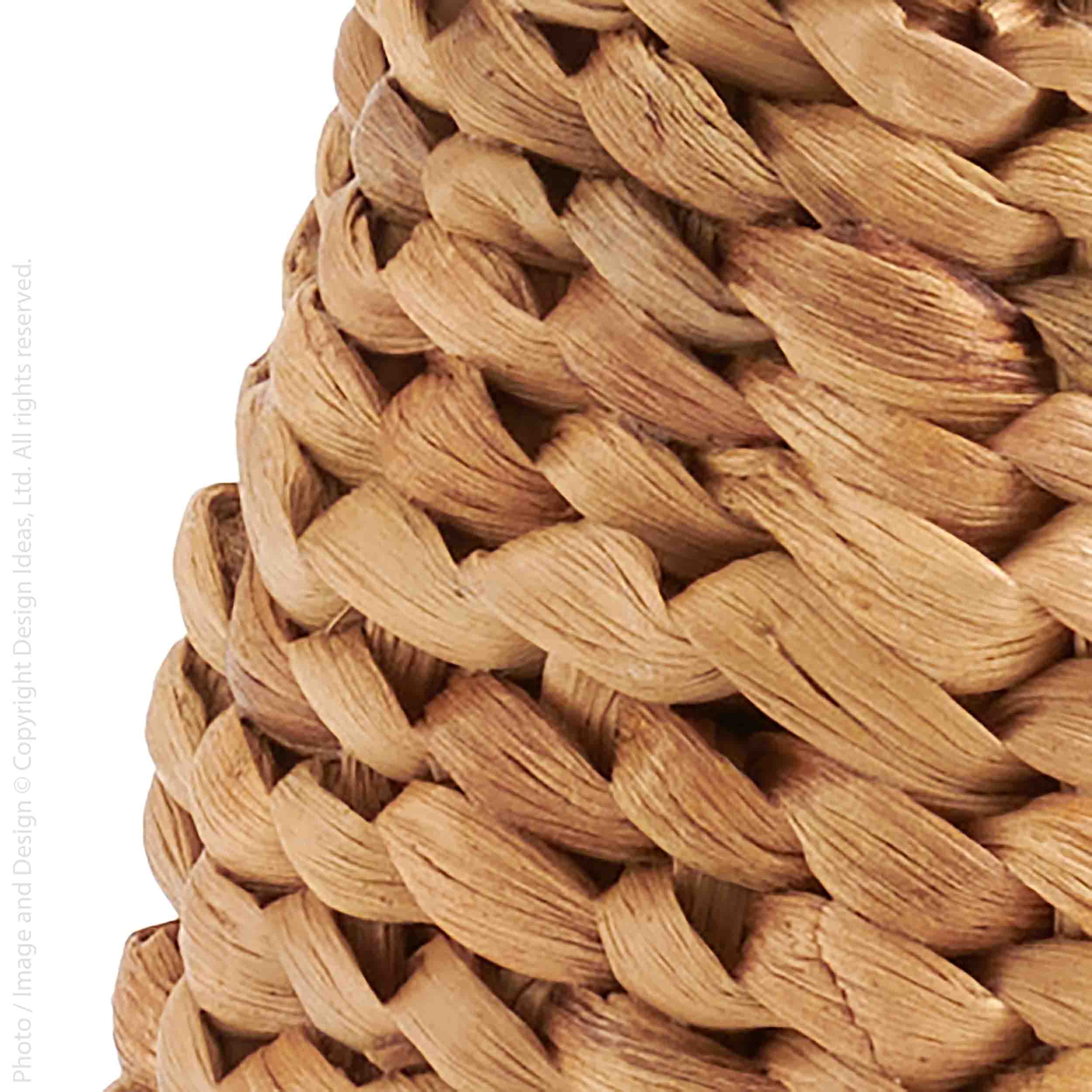 Kringle™ woven water hyacinth tree (12.5 in.) – texxture