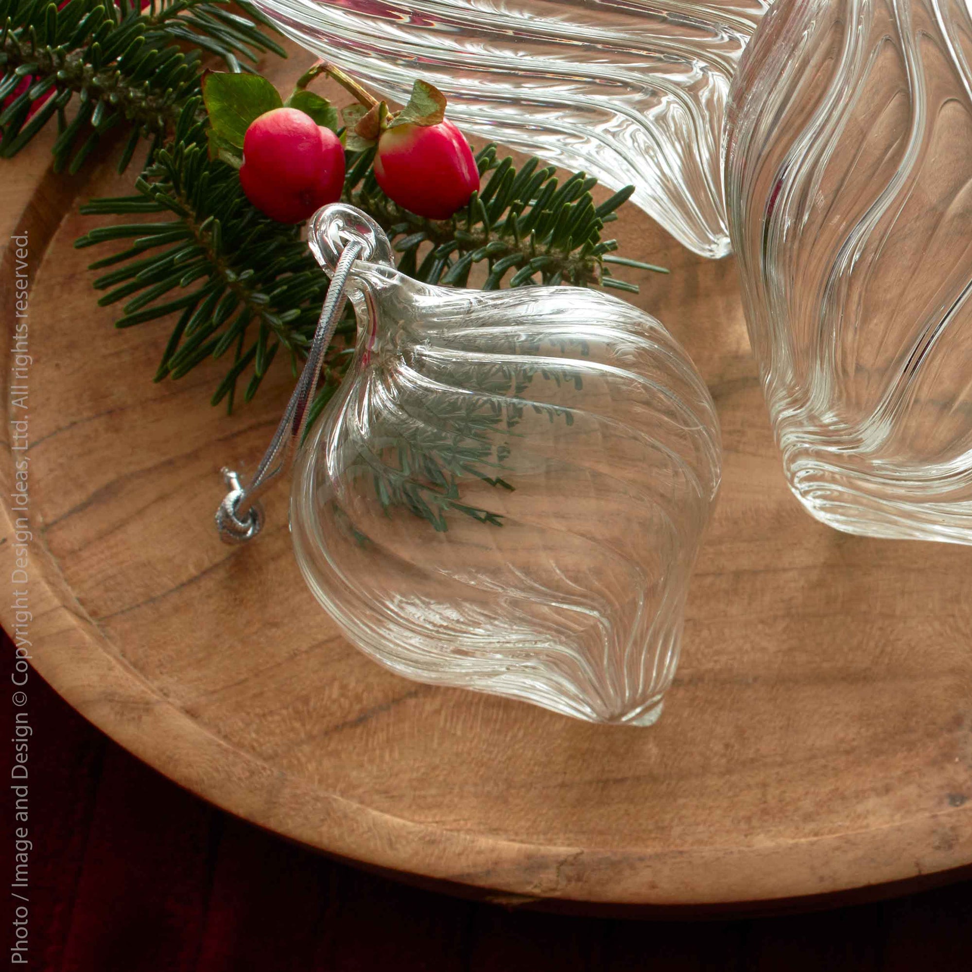 Tullen™ Mouth Blown Glass ornament (2 in)