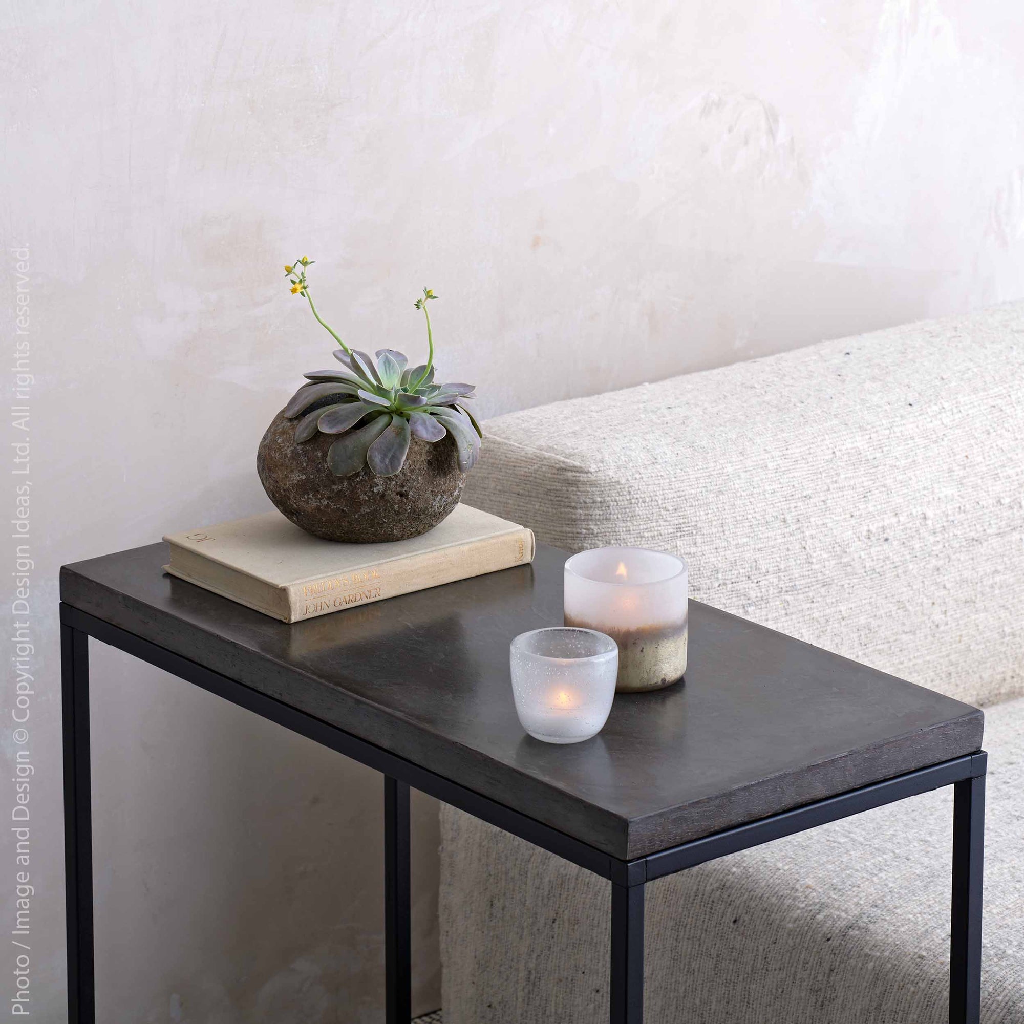 Pietra™ Cement Side Table (Rectangle)