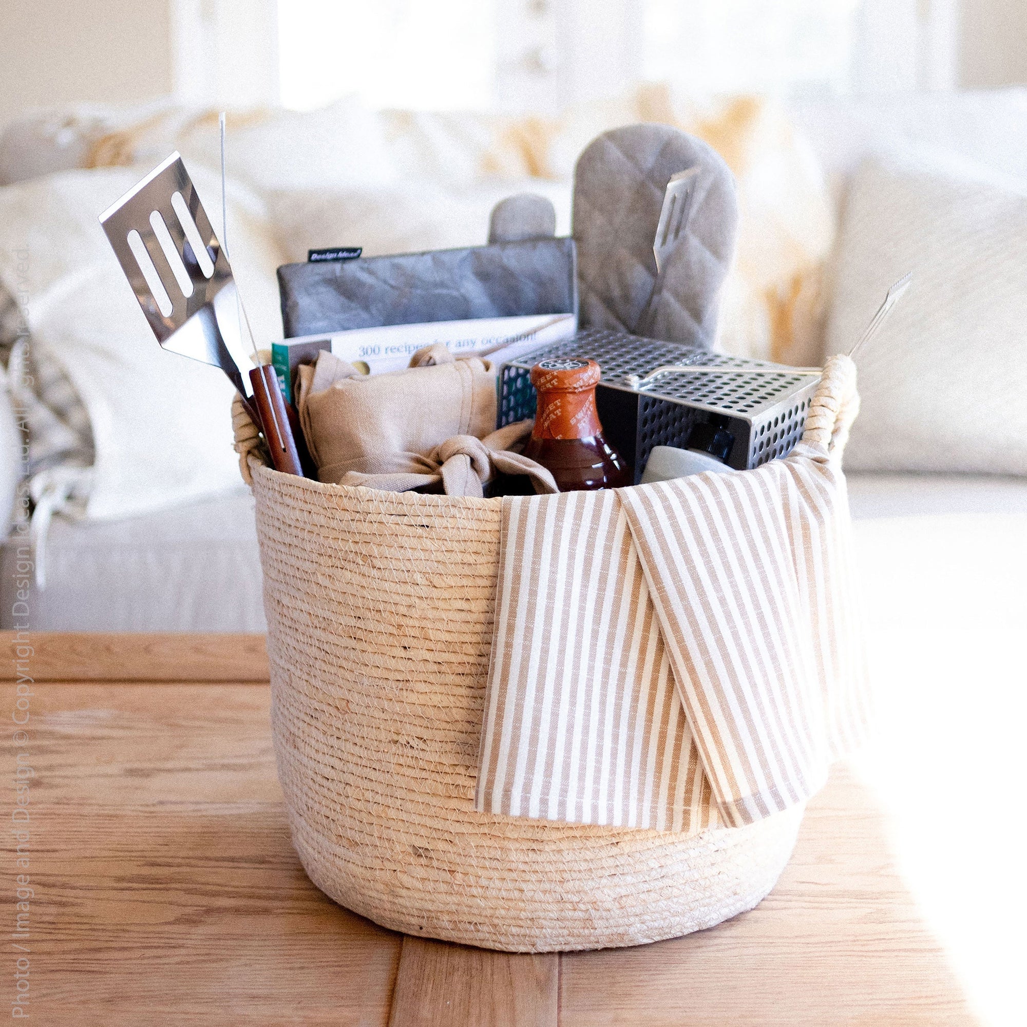 Maiz™ basket (large: handles) - Natural | Image 9 | Premium Basket from the Maiz collection | made with Corn husk for long lasting use | sustainably sourced with recycled materials | texxture