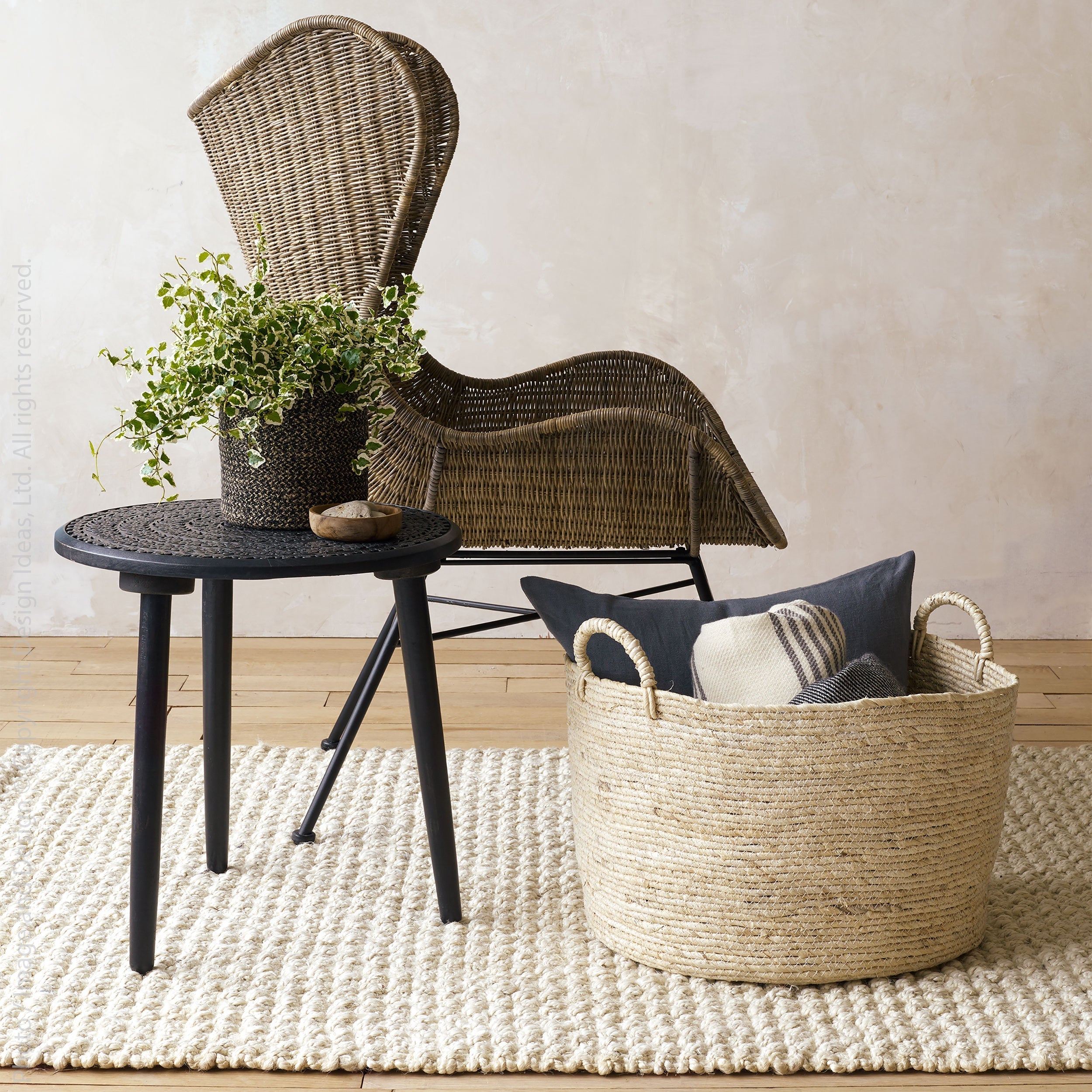 Maiz™ throw basket - Natural | Image 3 | Premium Basket from the Maiz collection | made with Corn husk for long lasting use | sustainably sourced with recycled materials | texxture