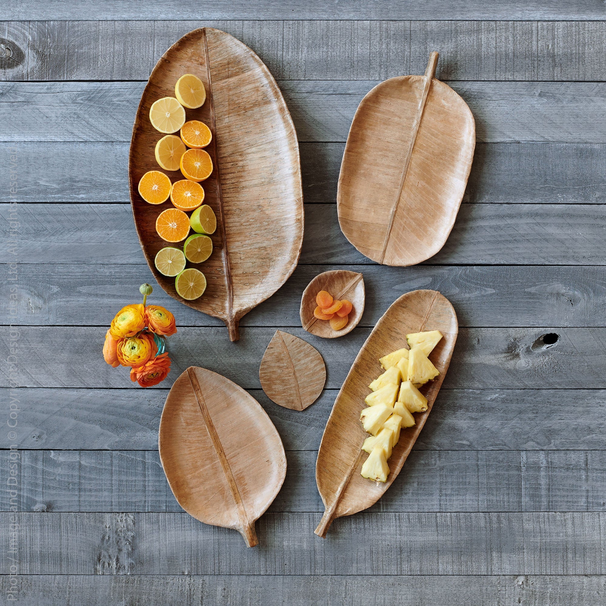 Lampang Banana Leaf Platter Natural Color | Image 2 | From the Lampang Collection | Expertly constructed with natural banana leaf for long lasting use | Available in natural color | texxture home