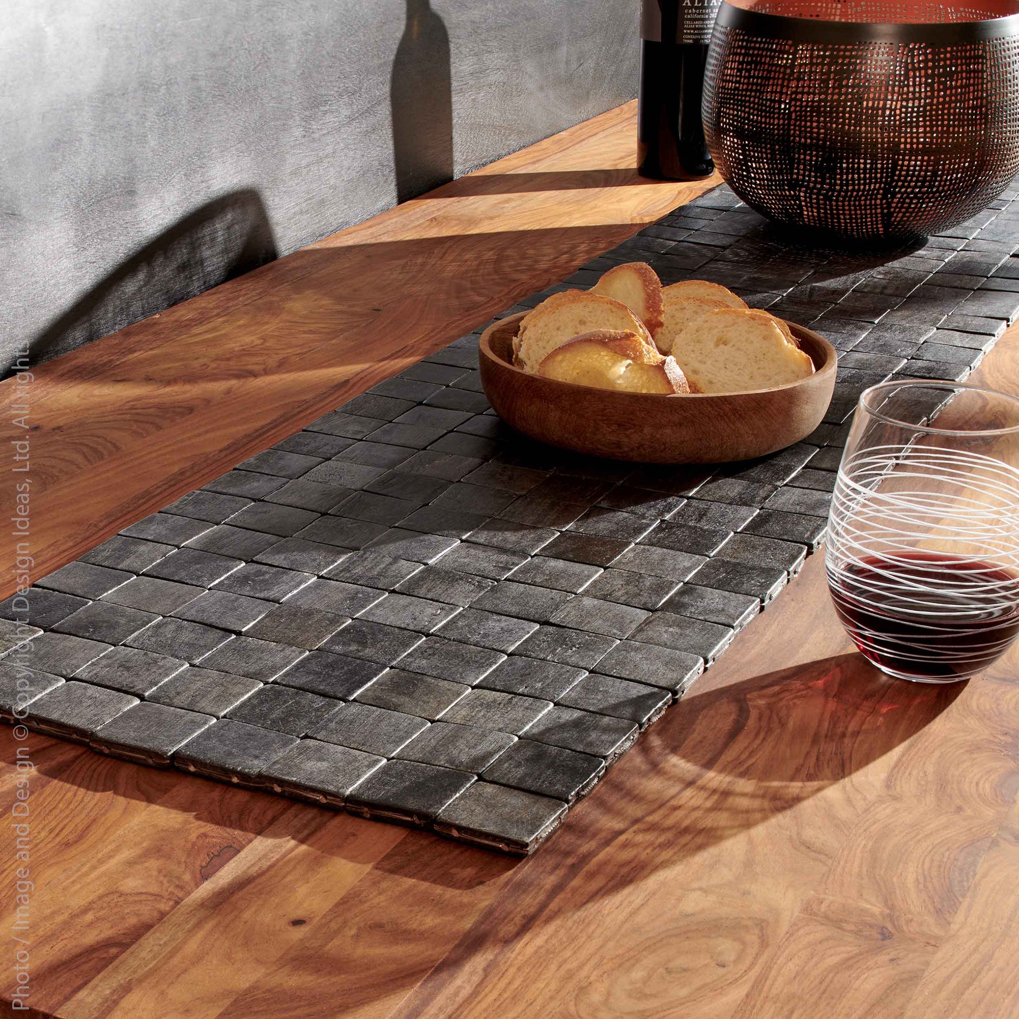 Bremen™ Sliced Acacia Wood Table Runner - (colors: Natural, Black) | Premium Runner from the Bremen™ collection | made with Acacia Wood for long lasting use