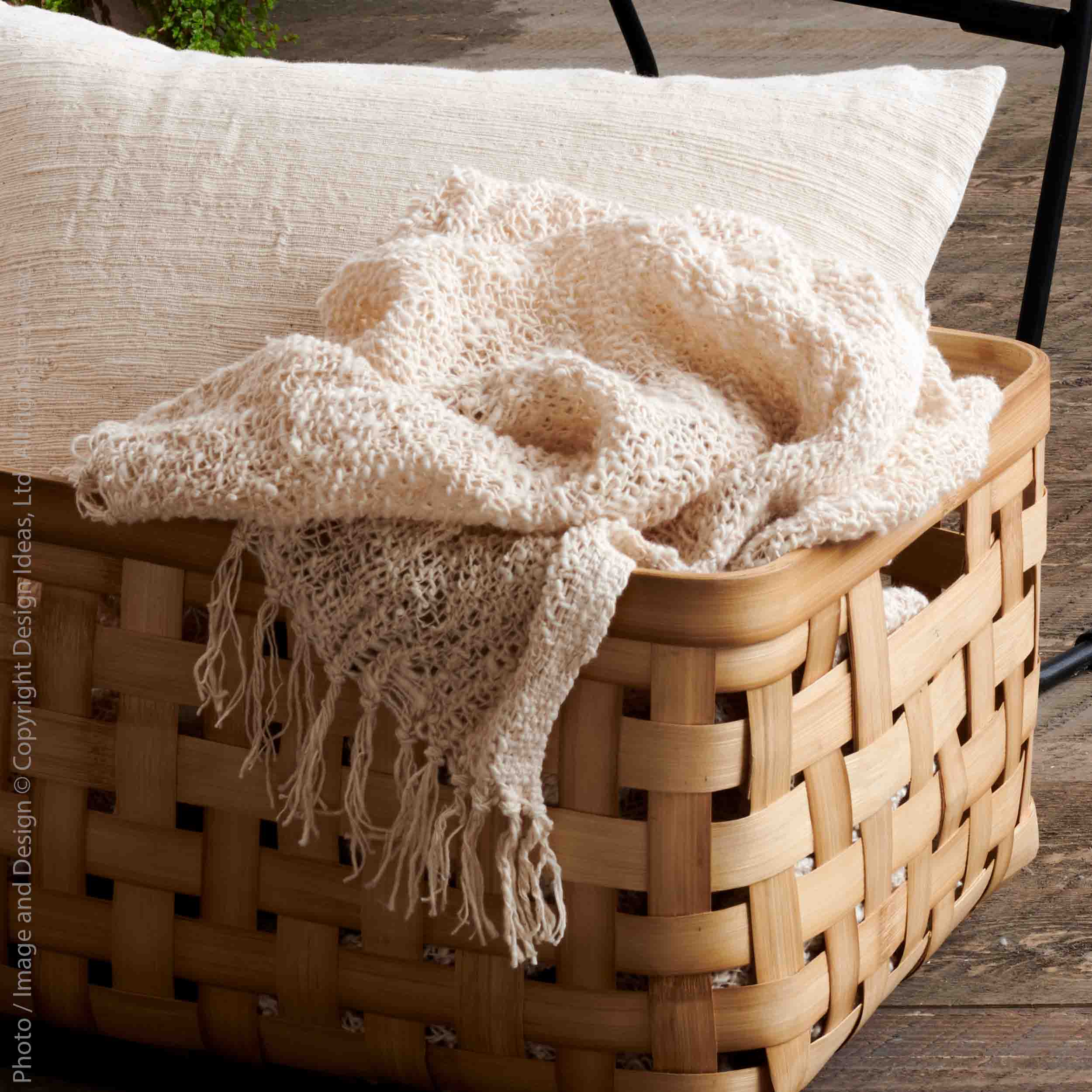 Wicker basket for discount throws