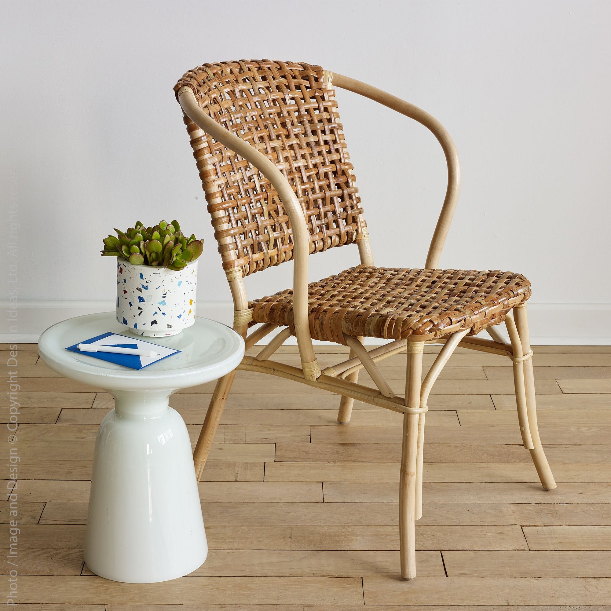 Venezia™ side table (white) - White | Image 3 | Premium Table from the Venezia collection | made with Blown glass for long lasting use | texxture