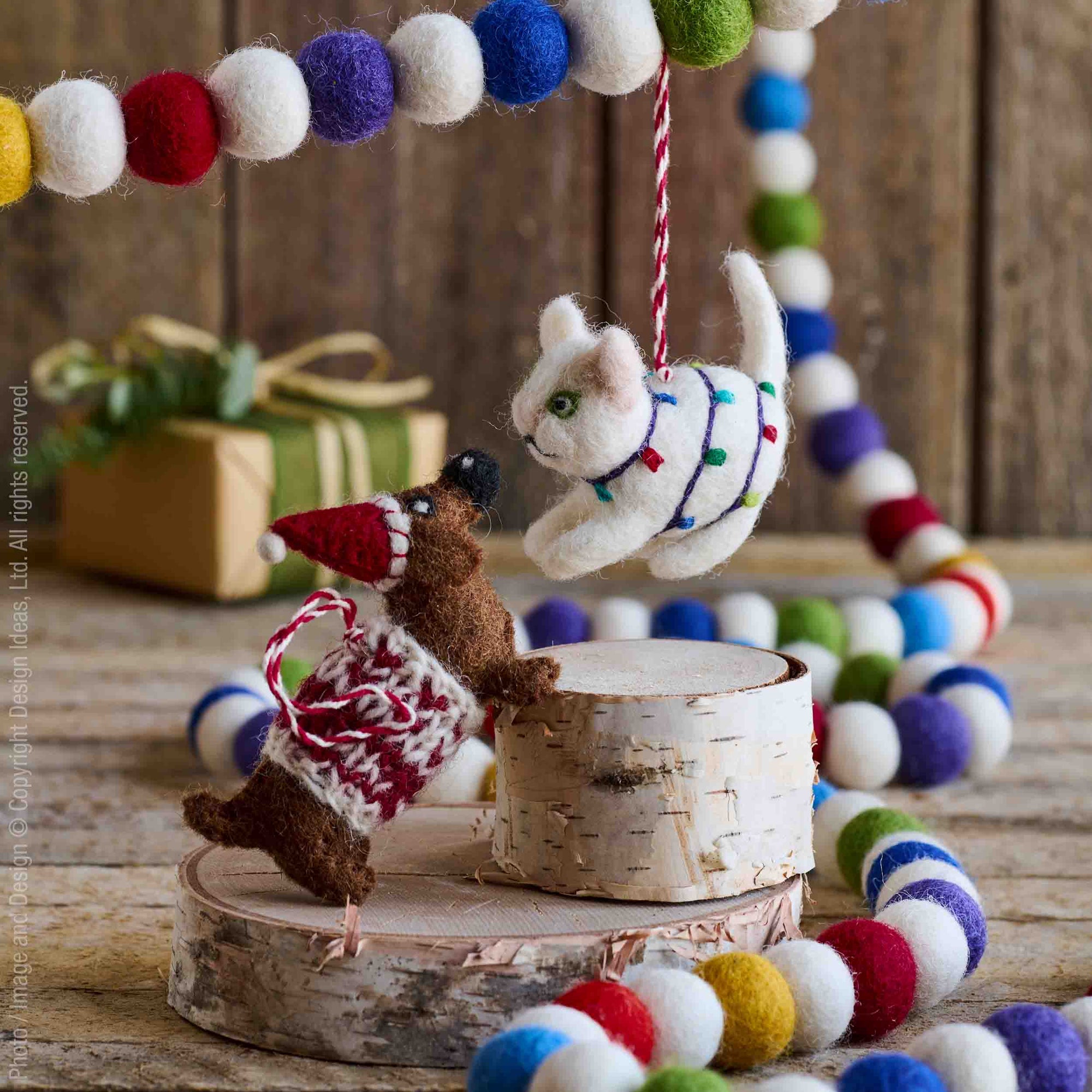 Lilliput™ garland, multiberry - Multi | Image 2 | Premium Decorative from the Lilliput collection | made with Wool for long lasting use | texxture