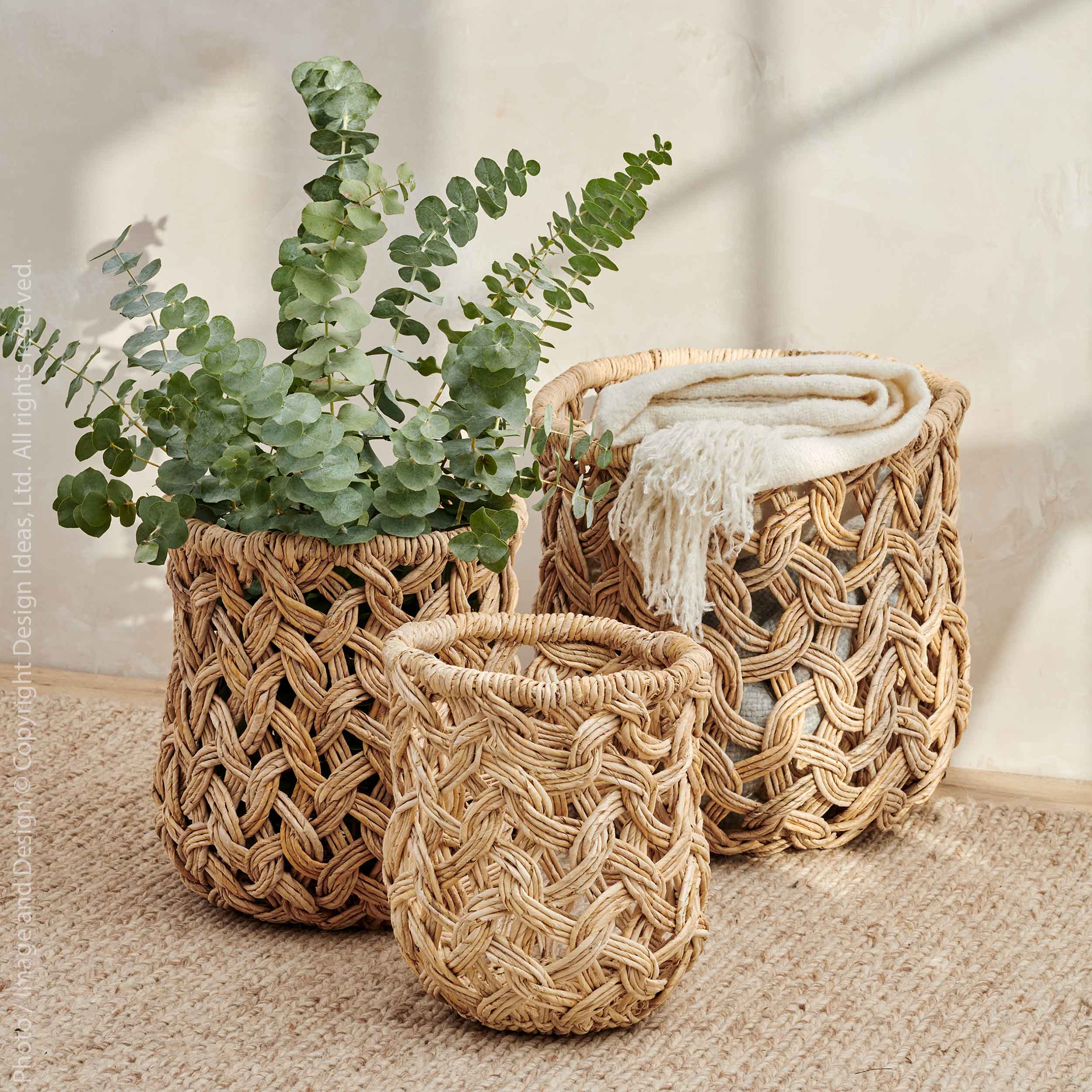 Caprino™ Woven Abaca Basket (set of 3)