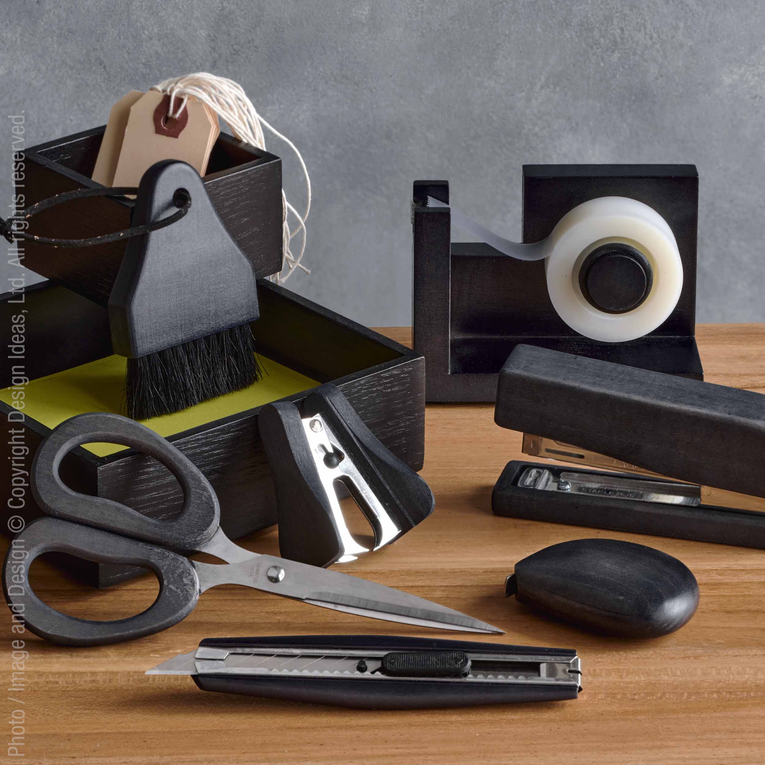 Cokala™ stapler - Black | Image 3 | Premium Desk Accessory from the Cokala collection | made with Sycamore for long lasting use | texxture