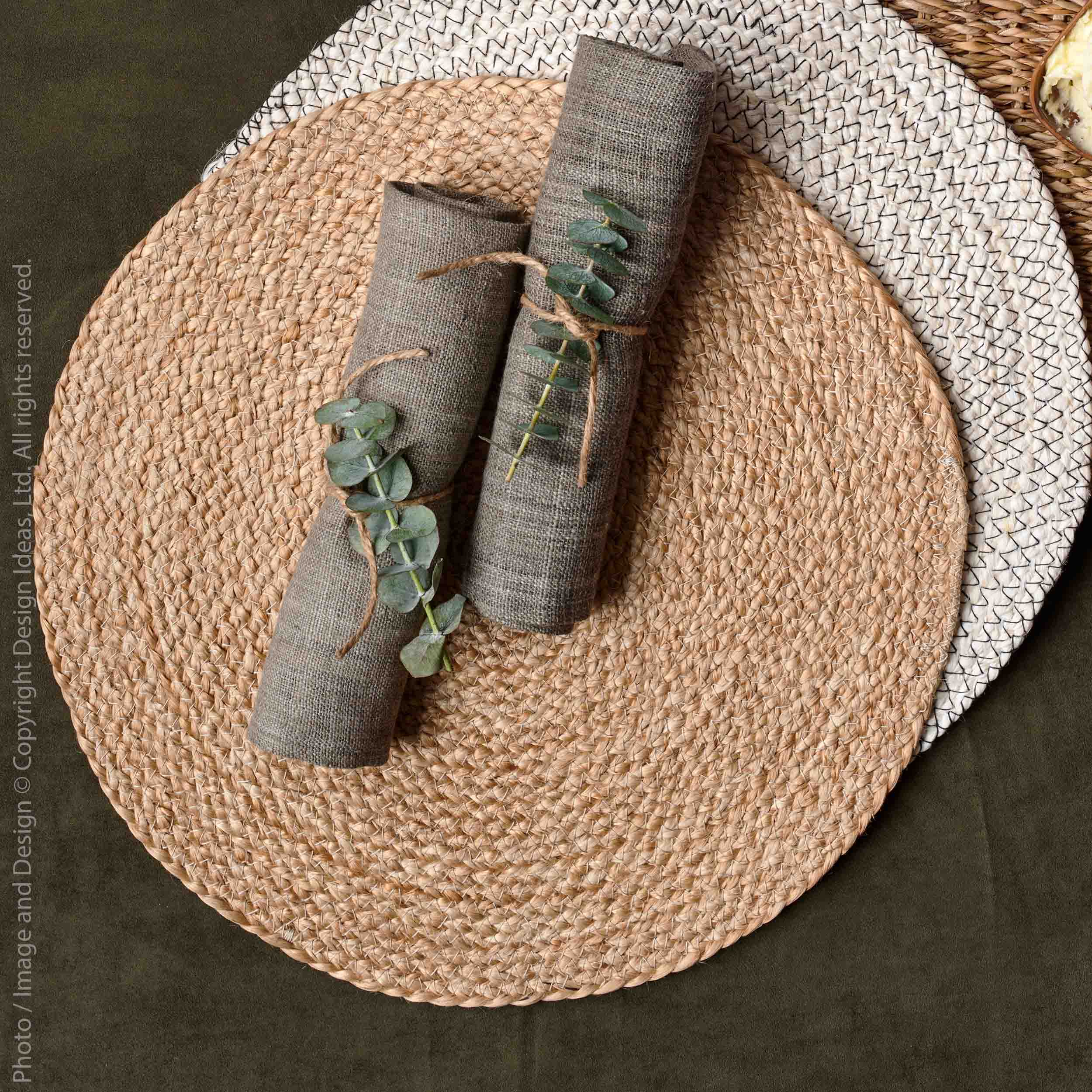 Makuri™ Woven Sea Grass Placemat