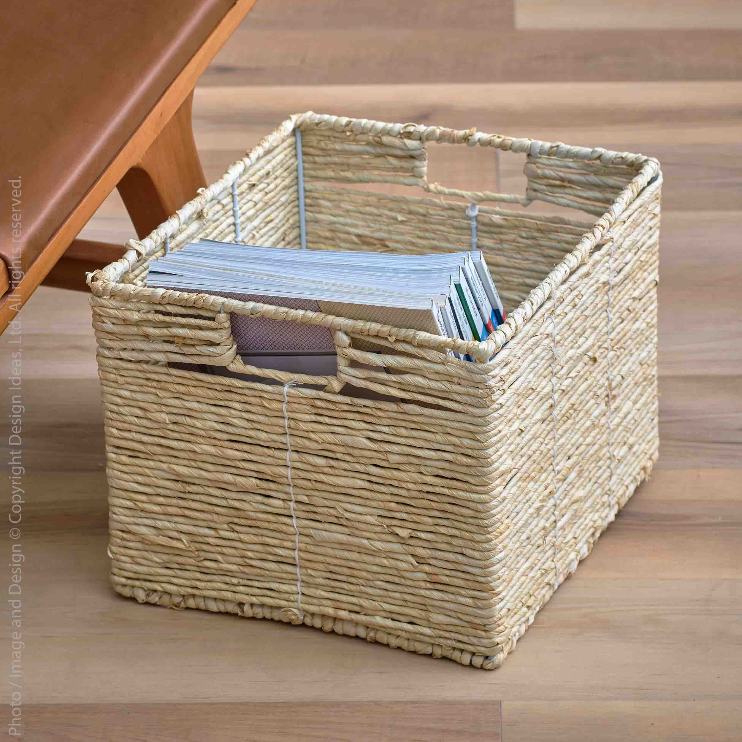 Maiz™ Woven Corn Leaf Basket (13 x 11 in)