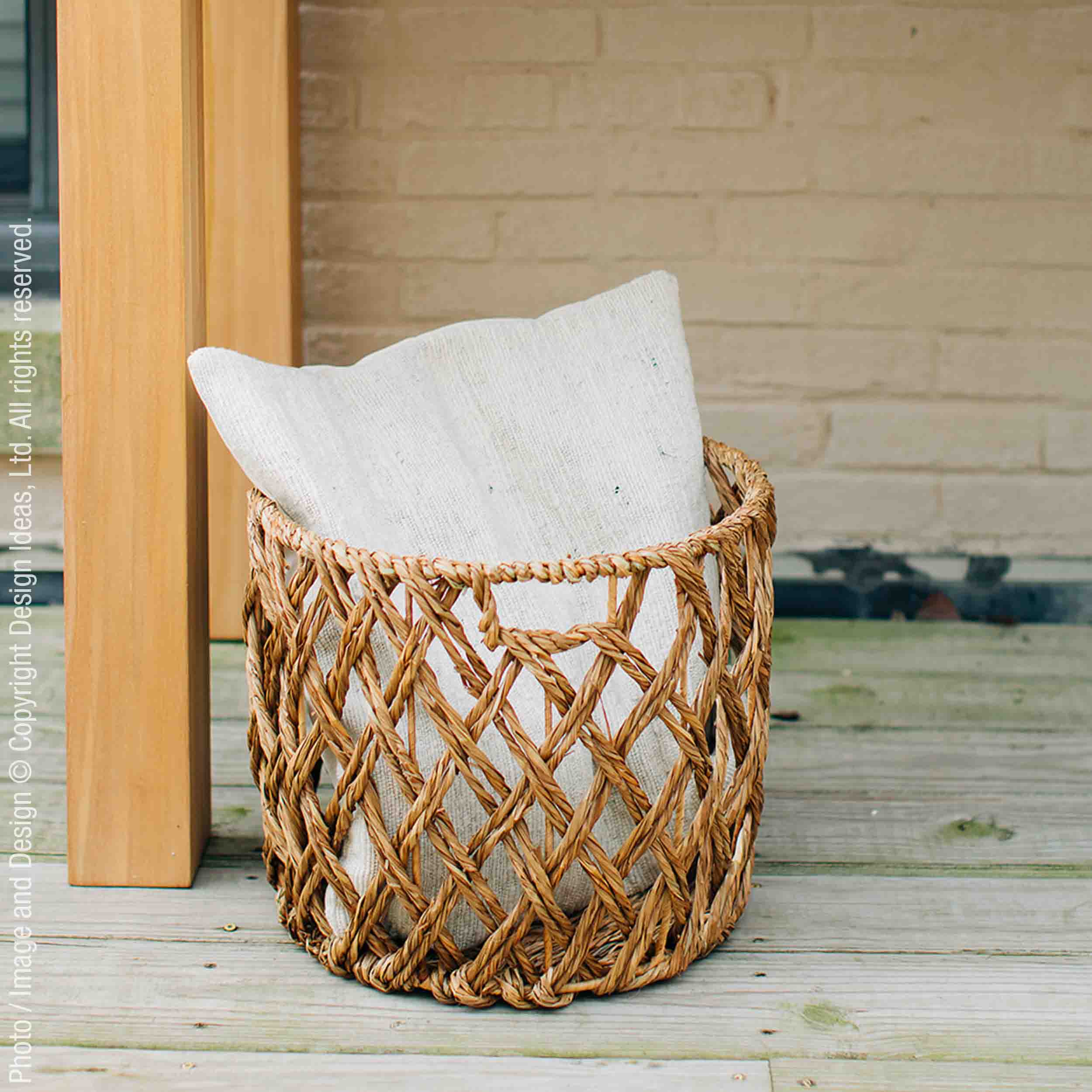 Vasate™ baskets - Natural | Image 2 | Premium Basket from the Vasate collection | made with Water Hyacinth Twine for long lasting use | texxture