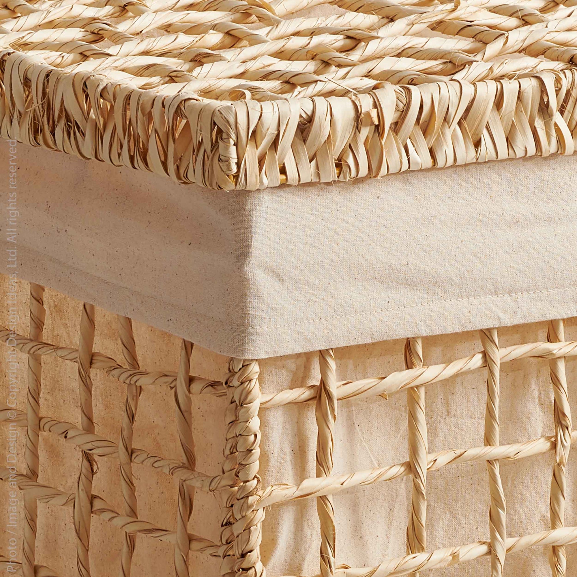 Mankato™ Hand woven by artisans Palm Hamper - (colors: Natural) | Premium Basket from the Mankato™ collection | made with Palm for long lasting use