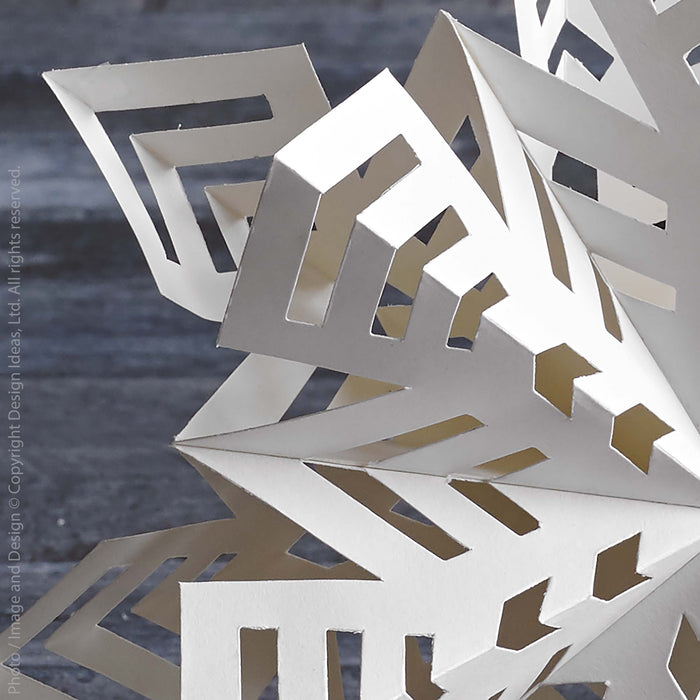 Flurry™ Paper Snowflake Arctic (Medium)
