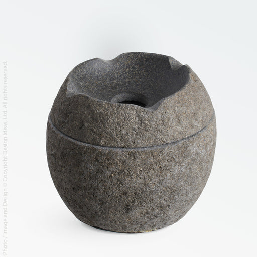 Stoneshard™ ashtray - Black | Image 1 | Premium Ashtray from the Stoneshard collection | made with Riverstone for long lasting use | texxture