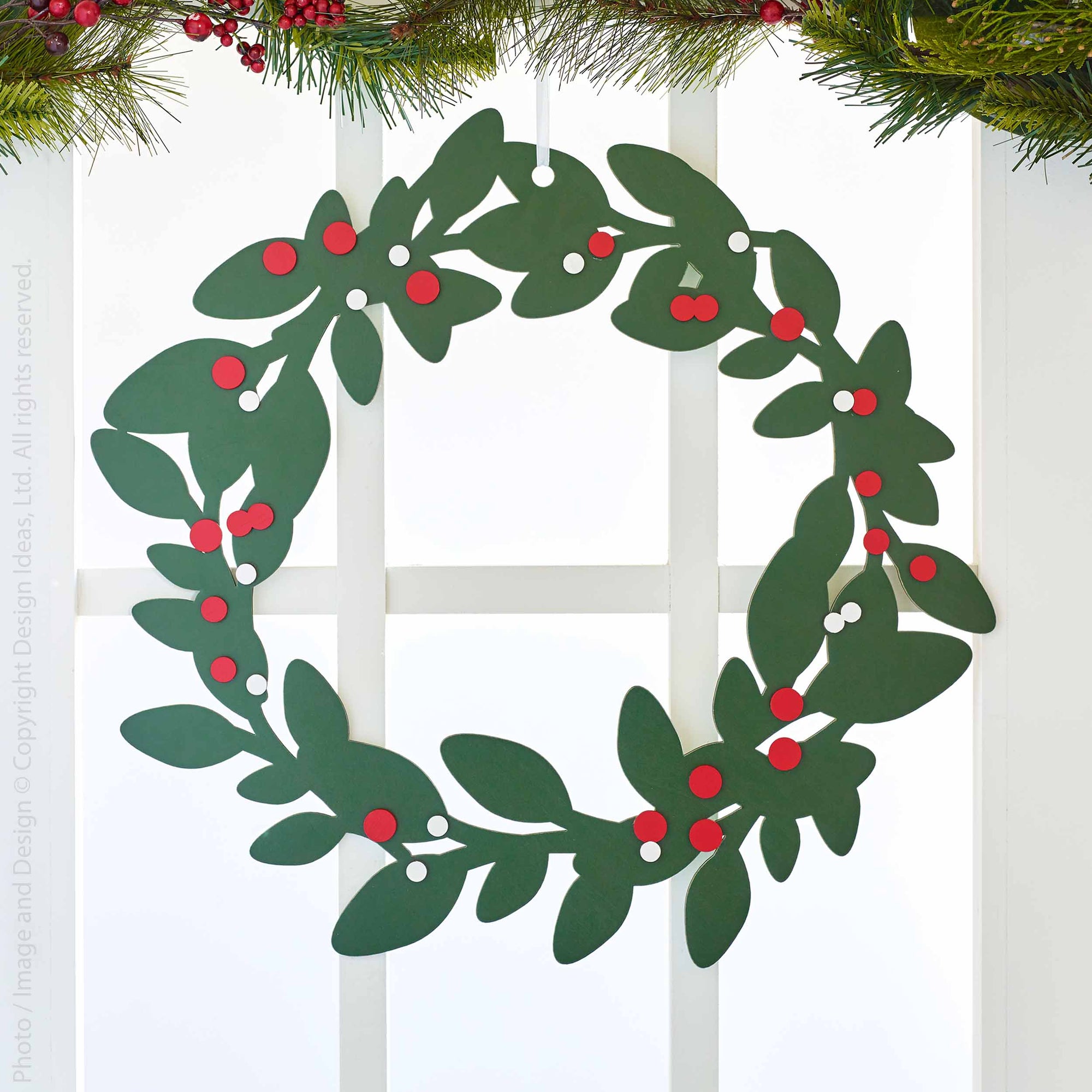 Hollyjolly™ Wood Wreath