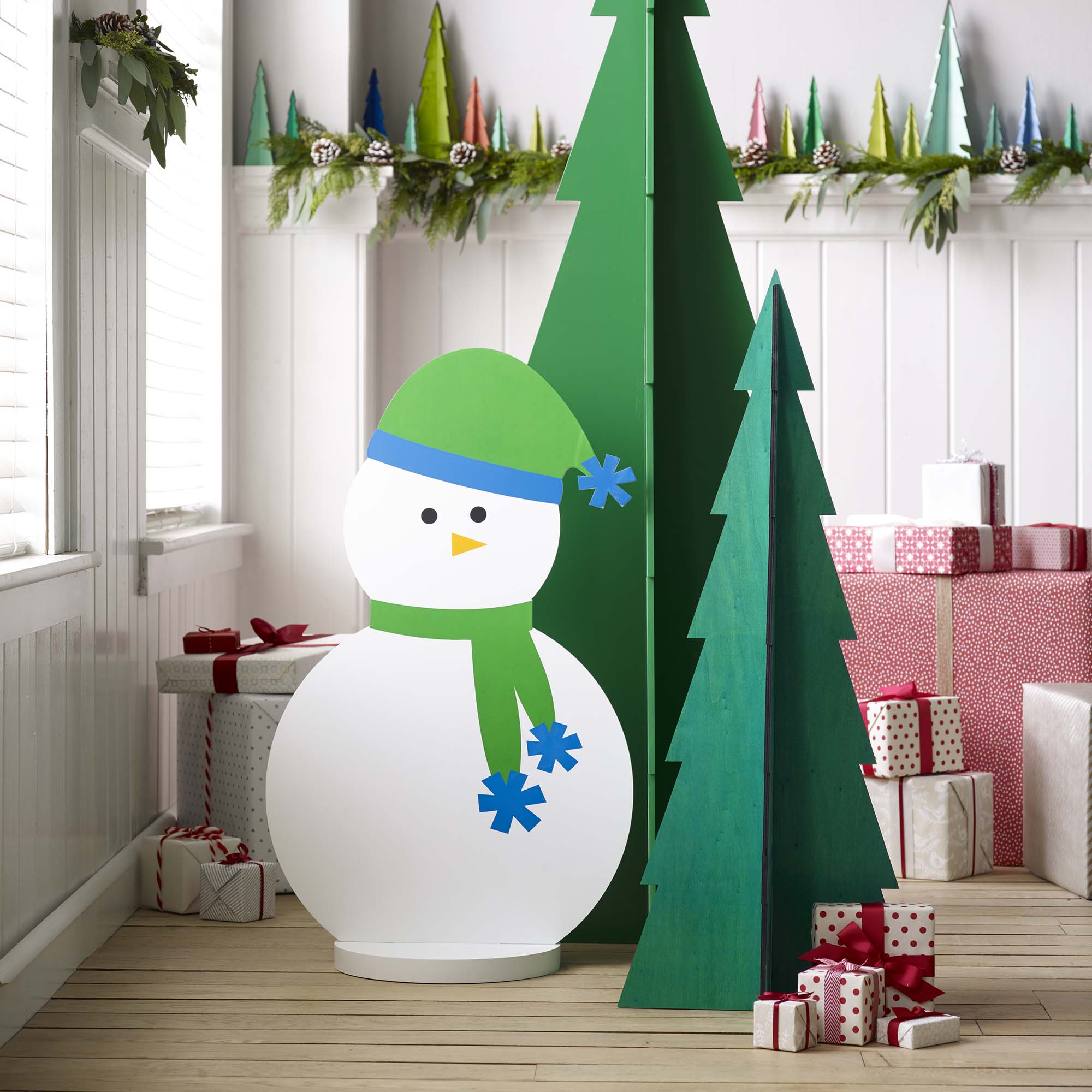 Roger Wood Snowman white color | Image 2 | From the Roger the Snowman Collection | Expertly constructed with natural plywood for long lasting use | Available in white color | texxture home