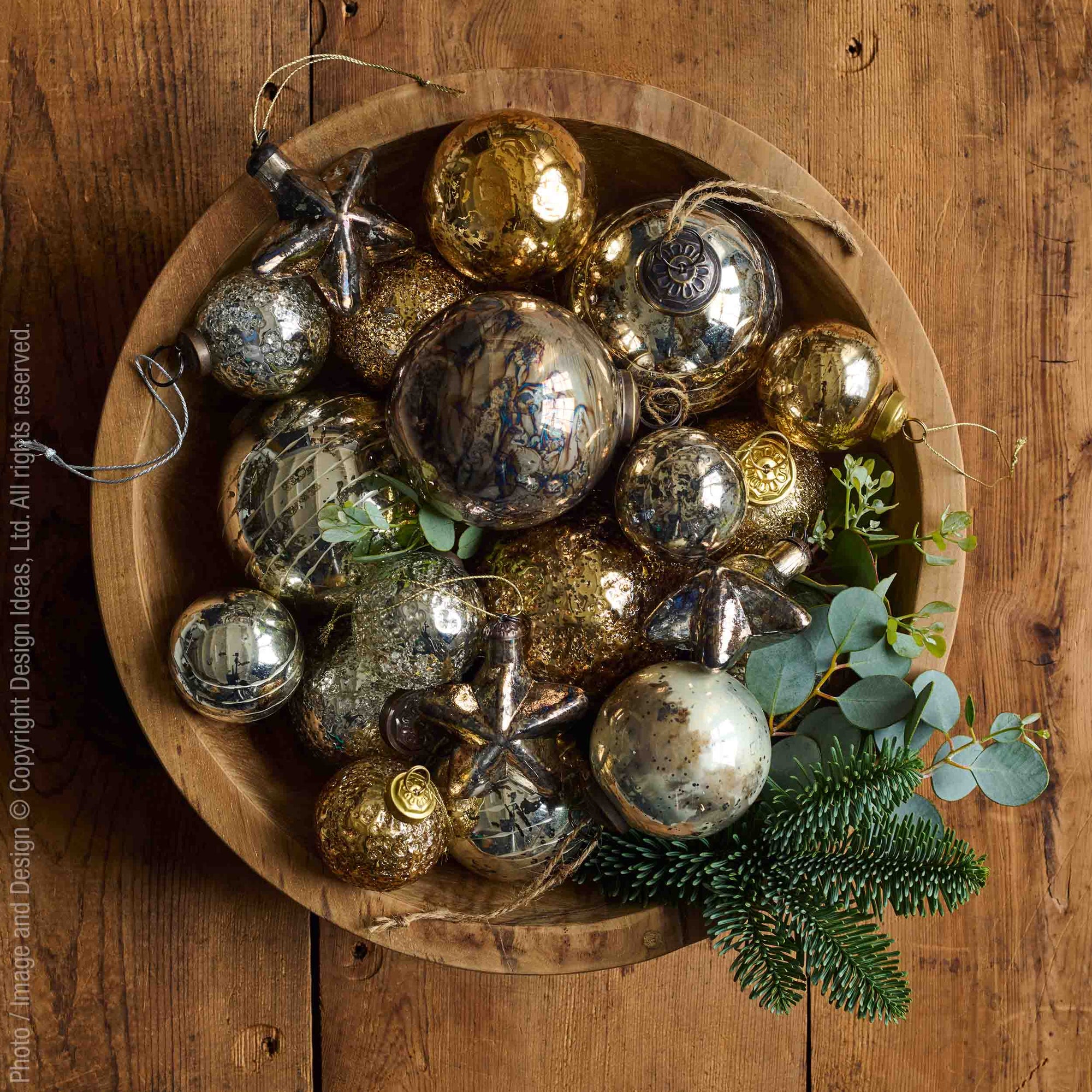 Chamonix™ ornaments, 2in, set of 6 - Golden | Image 2 | Premium Ornaments from the Chamonix collection | made with Glass for long lasting use | texxture